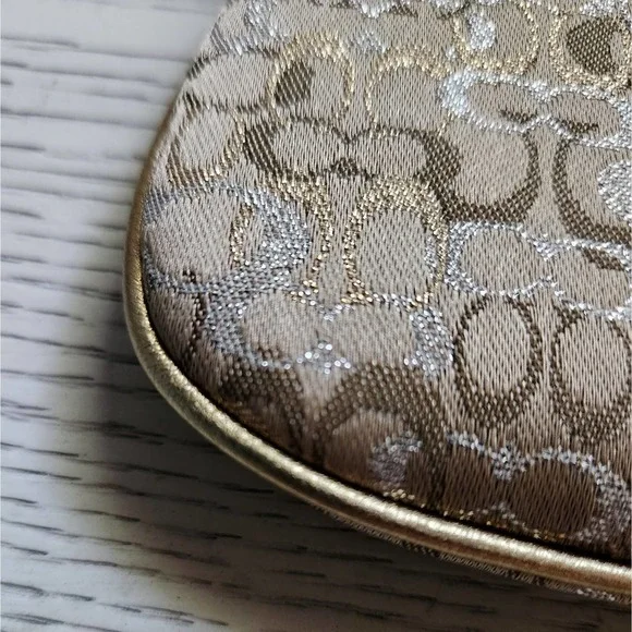 Coach Wristlet NWT - Picture 5 of 9